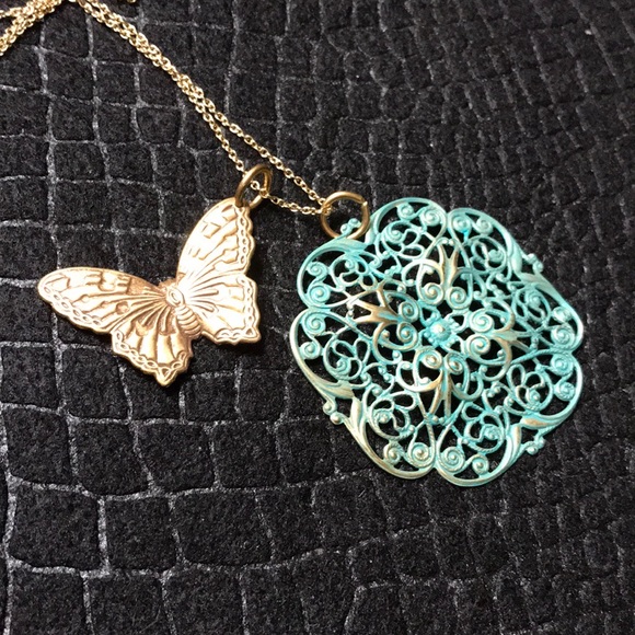 Antique Gold Tone Butterfly Necklace - Picture 3 of 3